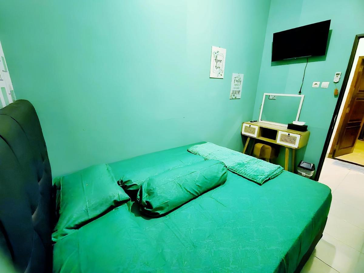 De Patuk Homestay ยอกยาการ์ตา ภายนอก รูปภาพ