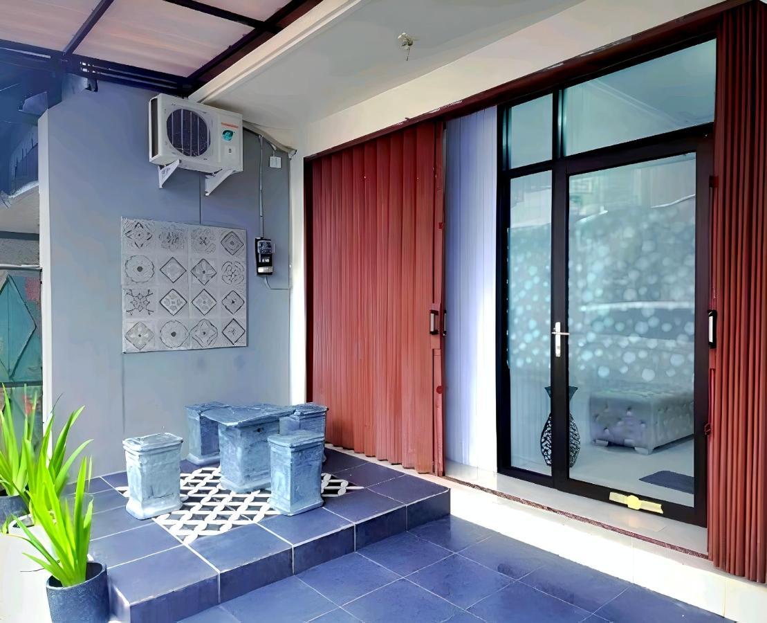 De Patuk Homestay ยอกยาการ์ตา ภายนอก รูปภาพ